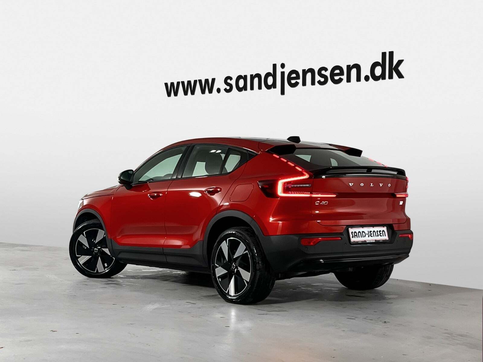 Rød Volvo C40 fra 2024