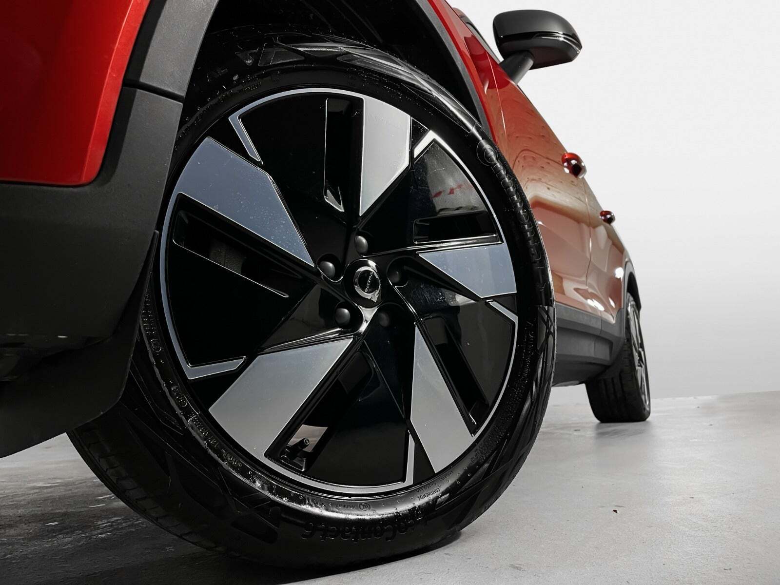 Rød Volvo C40 fra 2024