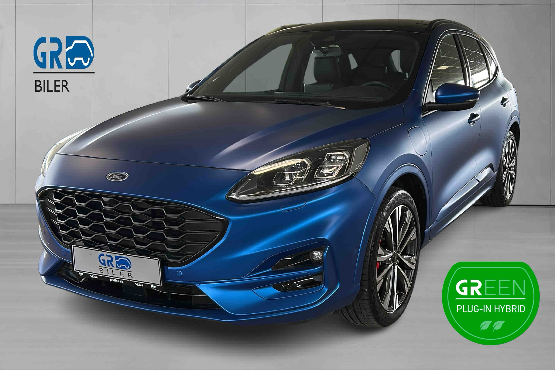 Sort Ford Kuga fra 2021 set udefra