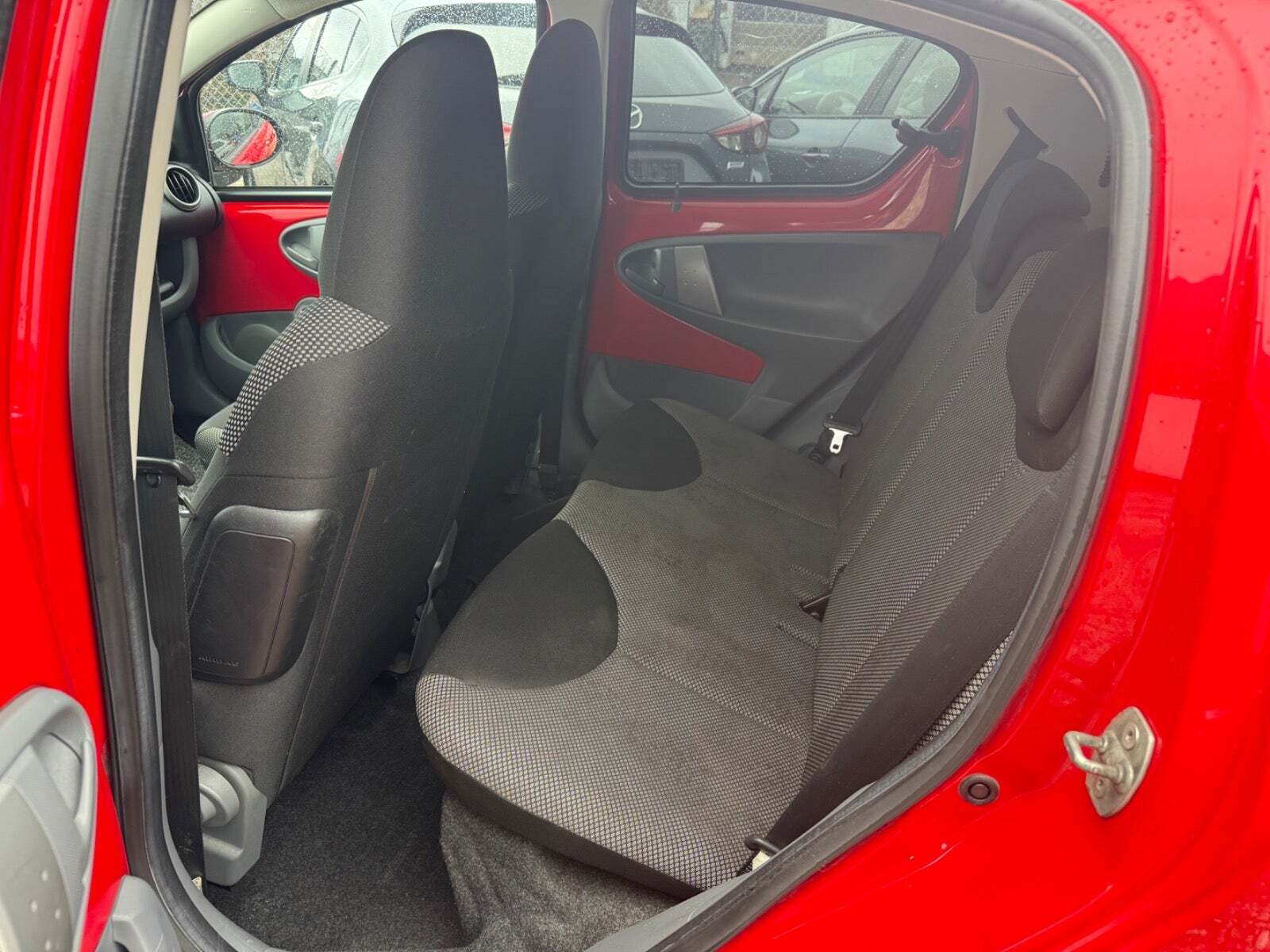 Rød Toyota Aygo fra 2011