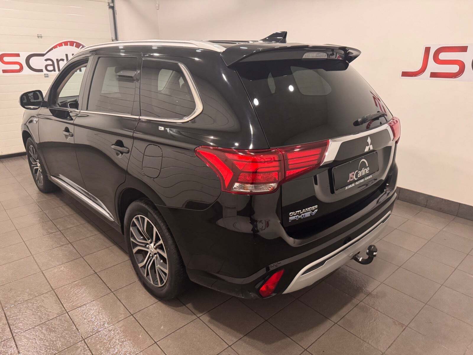 Sort Mitsubishi Outlander fra 2020