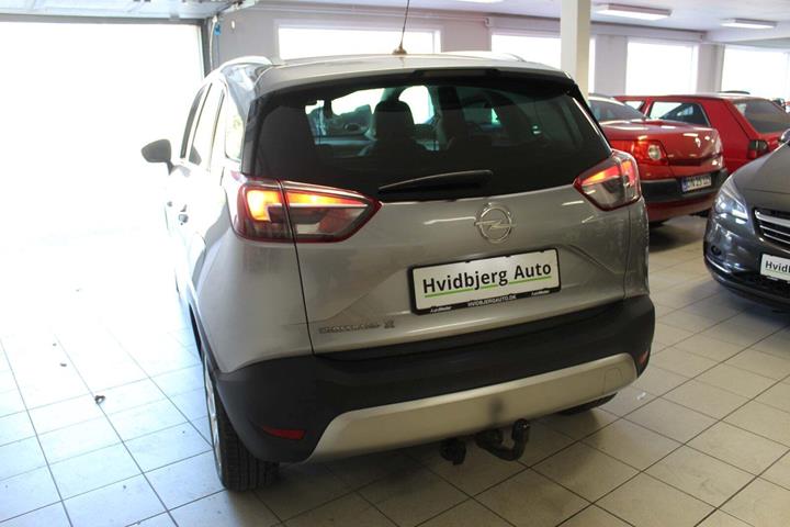 Blå Opel Crossland X fra 2020
