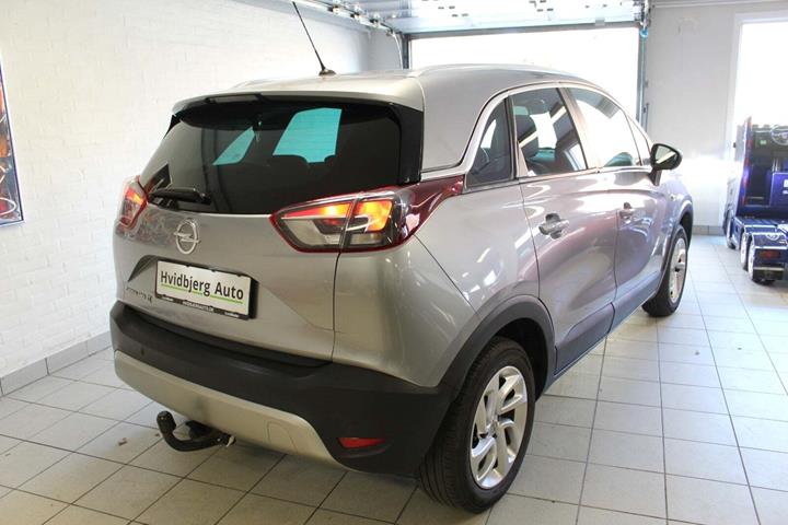 Blå Opel Crossland X fra 2020