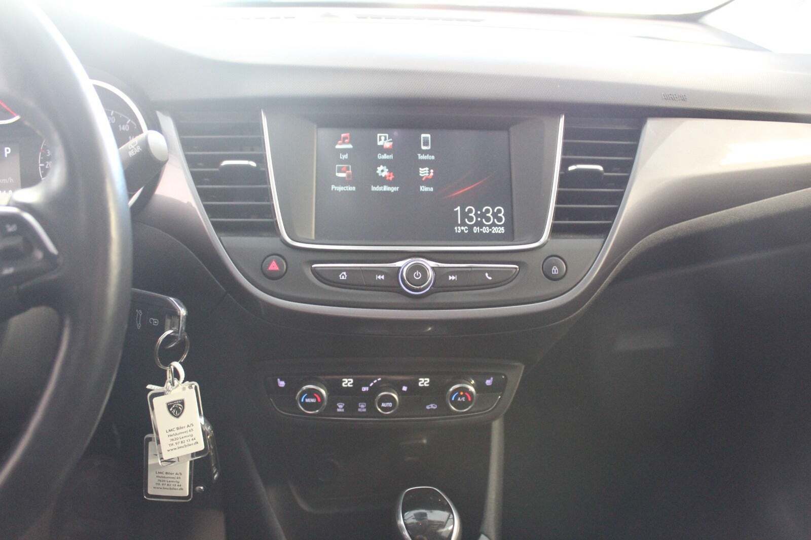 Blå Opel Crossland X fra 2020