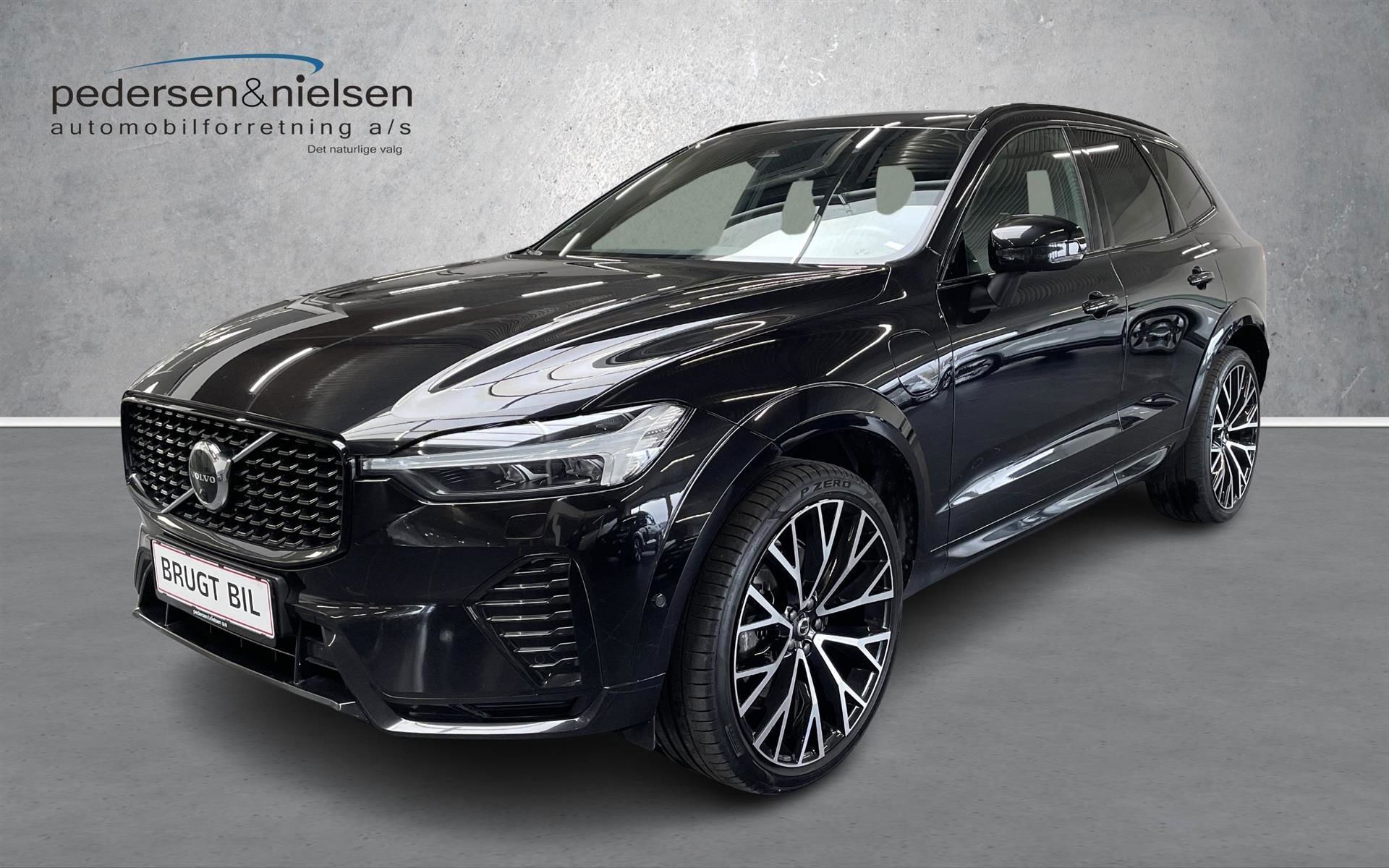 Sort Volvo XC60 fra 2021 set udefra