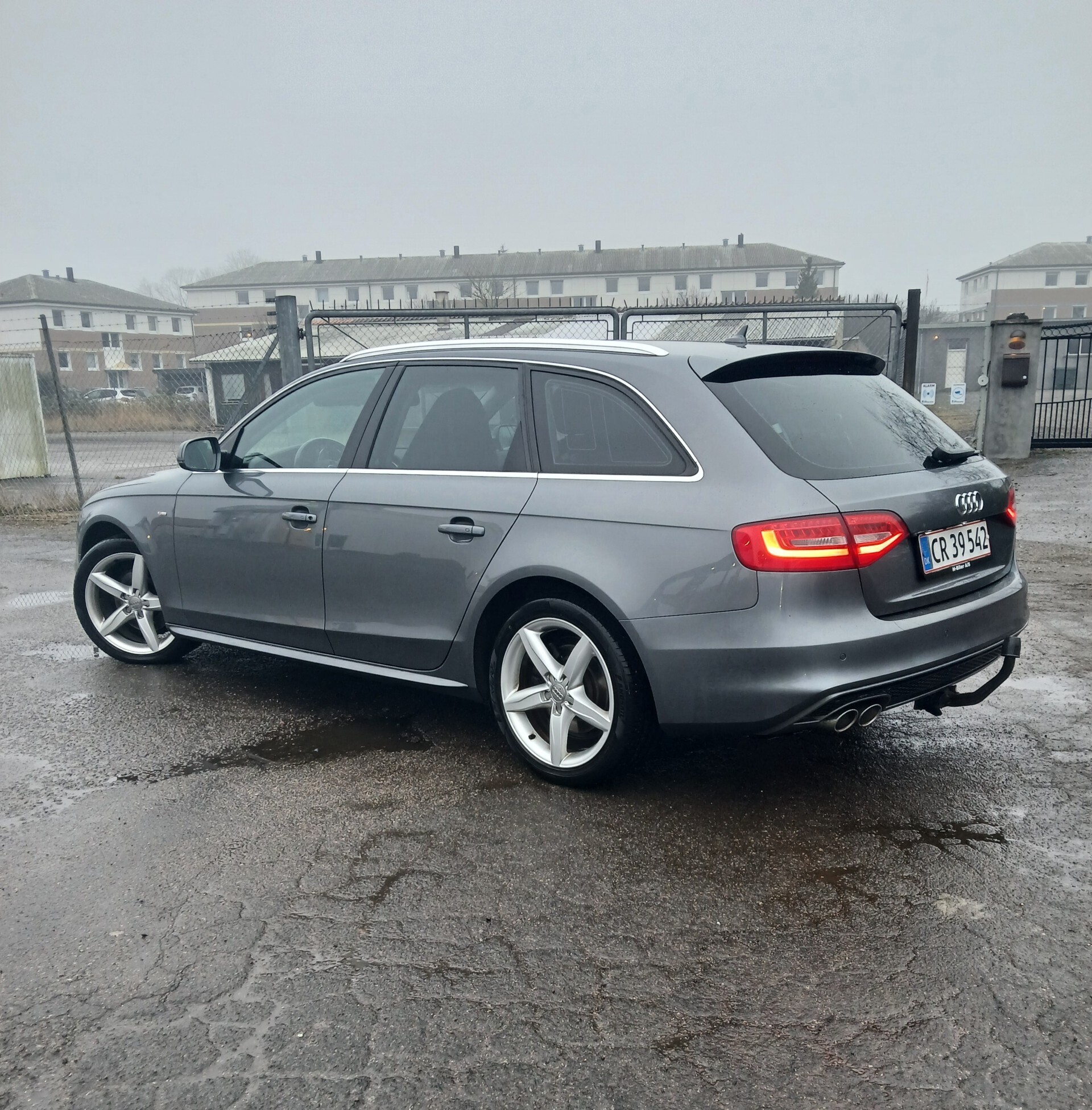 Grå Audi A4 fra 2015