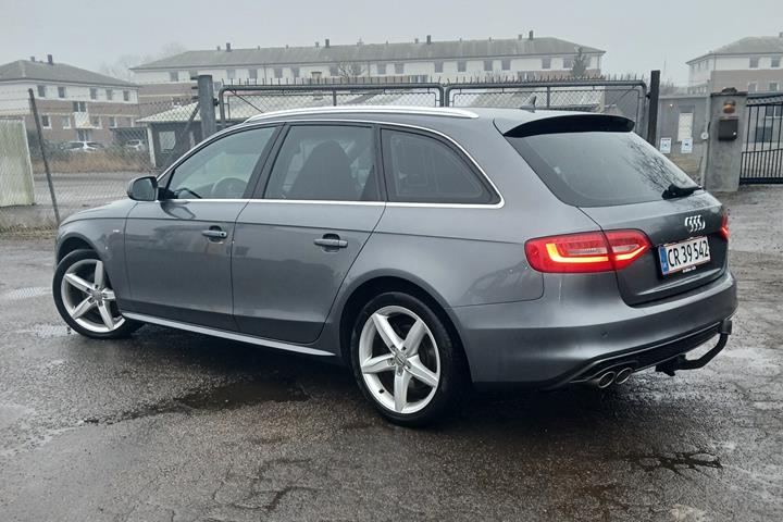 Grå Audi A4 fra 2015