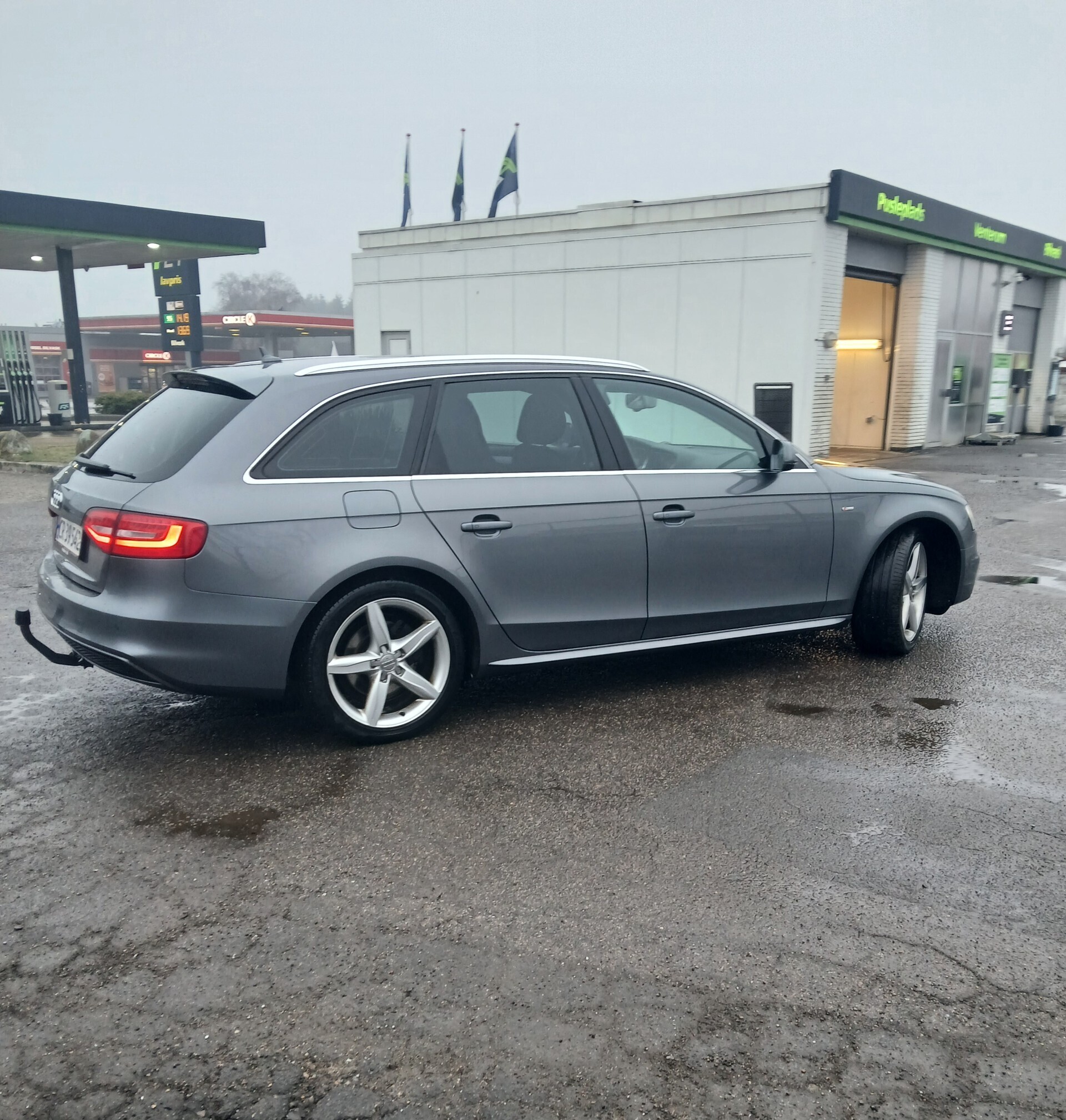 Grå Audi A4 fra 2015