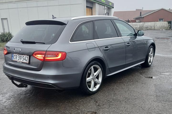 Grå Audi A4 fra 2015