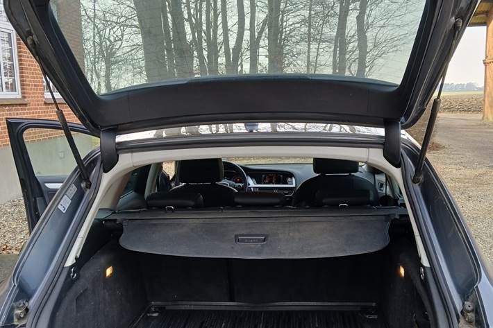 Grå Audi A4 fra 2015