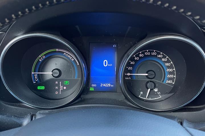Hvid Toyota Auris fra 2016