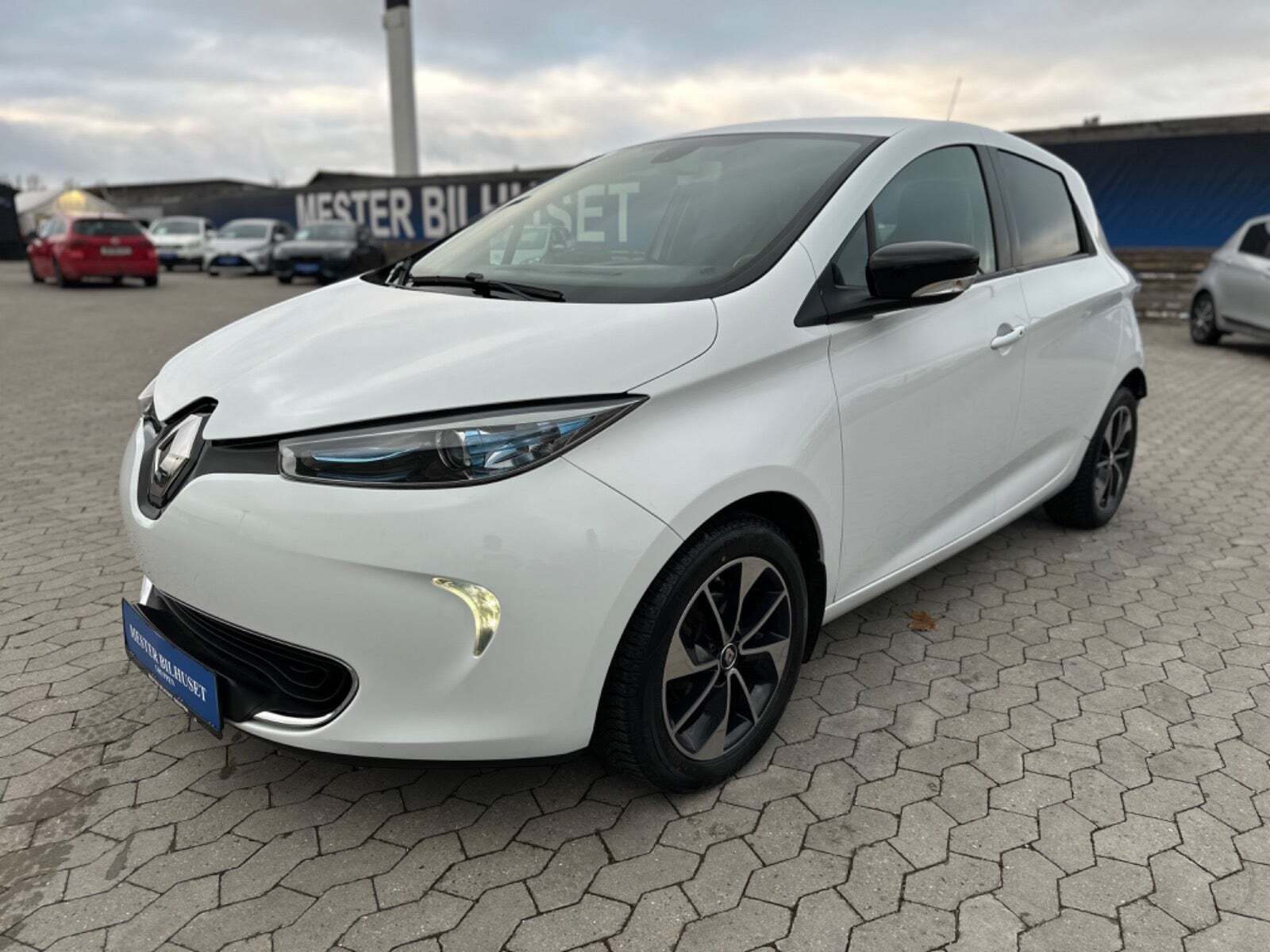 Hvid Renault Zoe fra 2020 set udefra