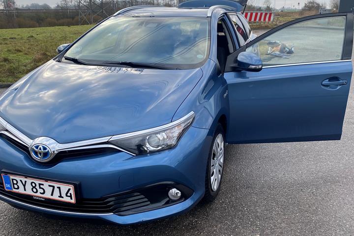 Blå Toyota Auris fra 2017