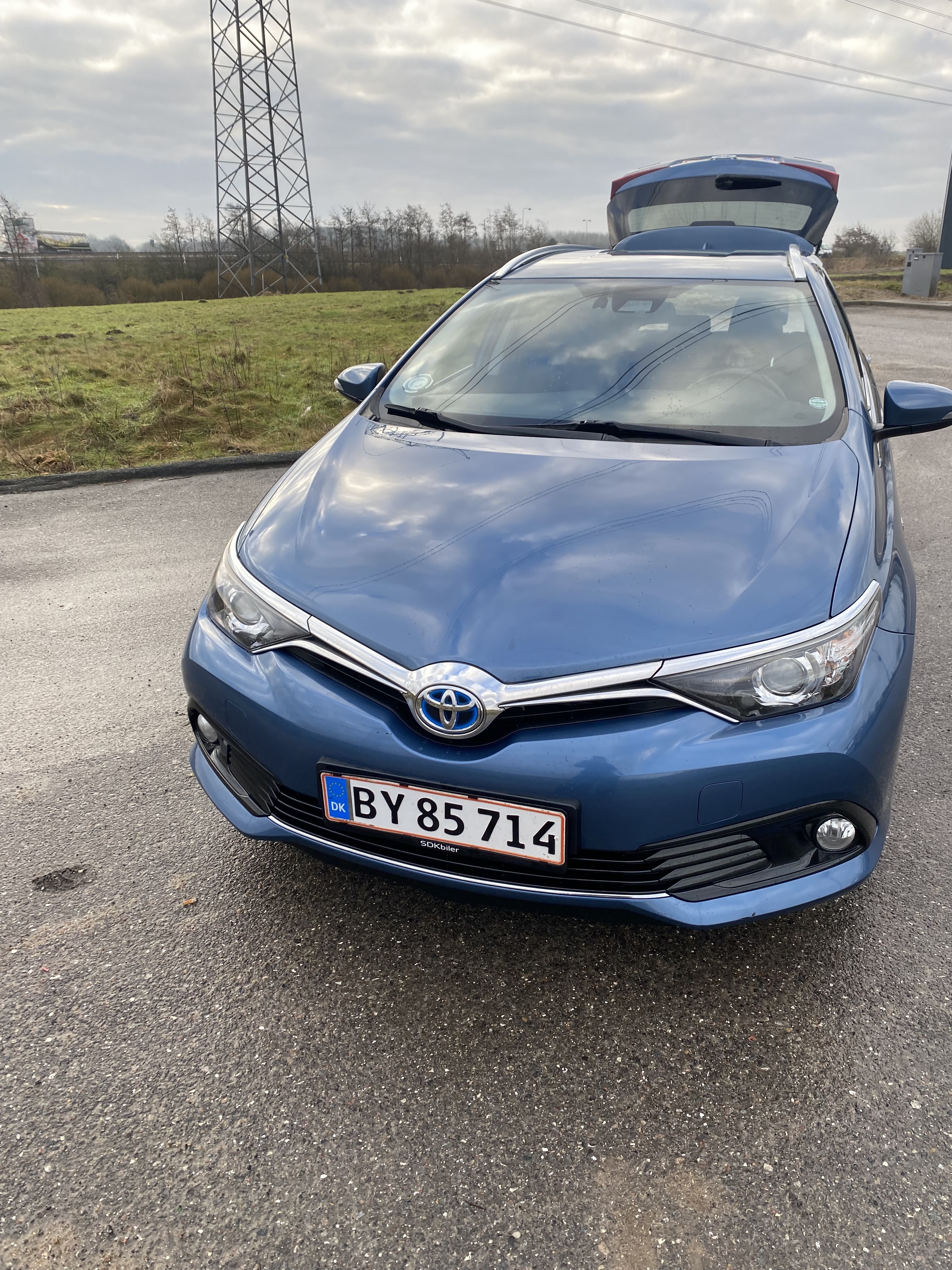 Blå Toyota Auris fra 2017