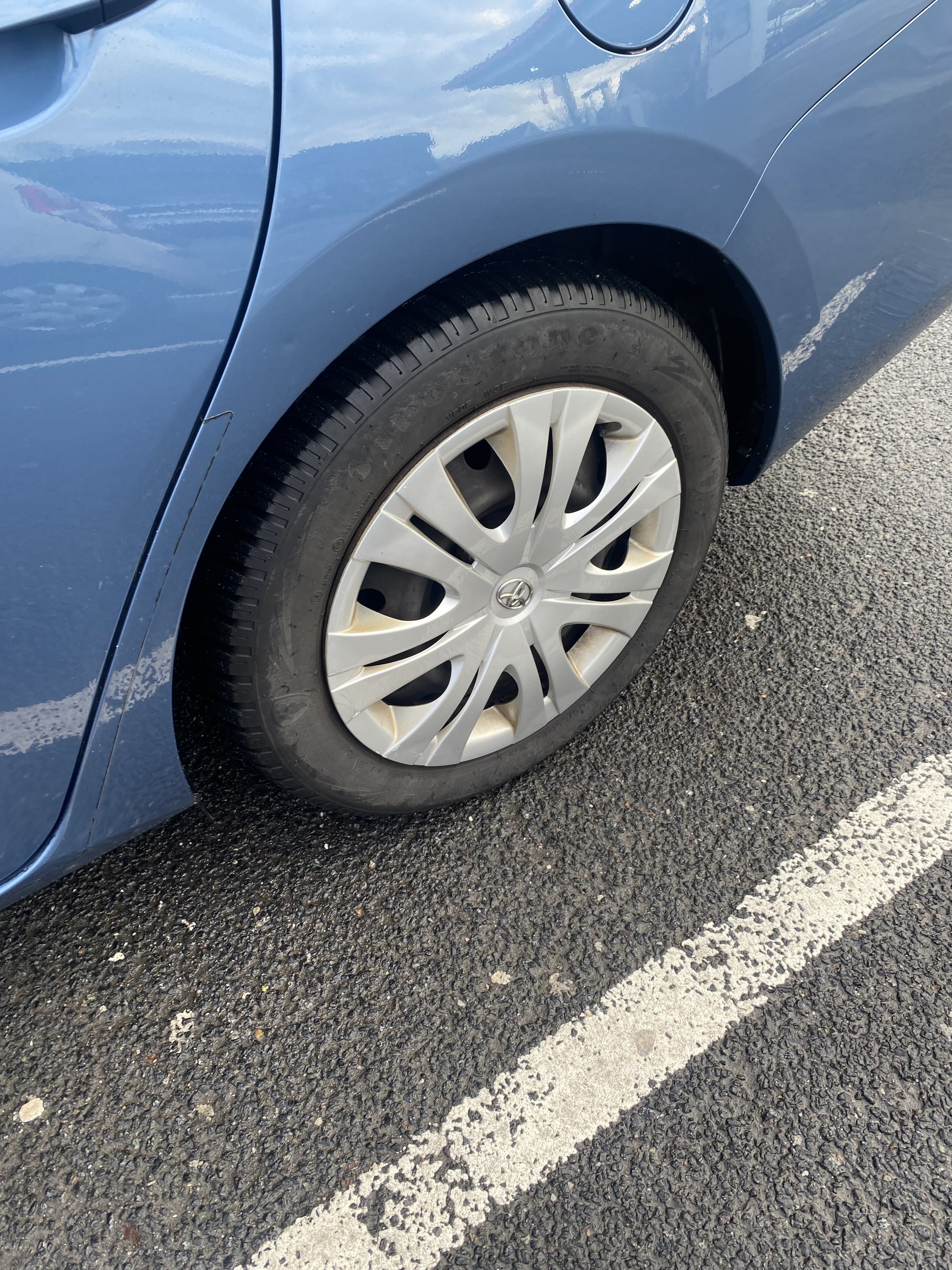 Blå Toyota Auris fra 2017
