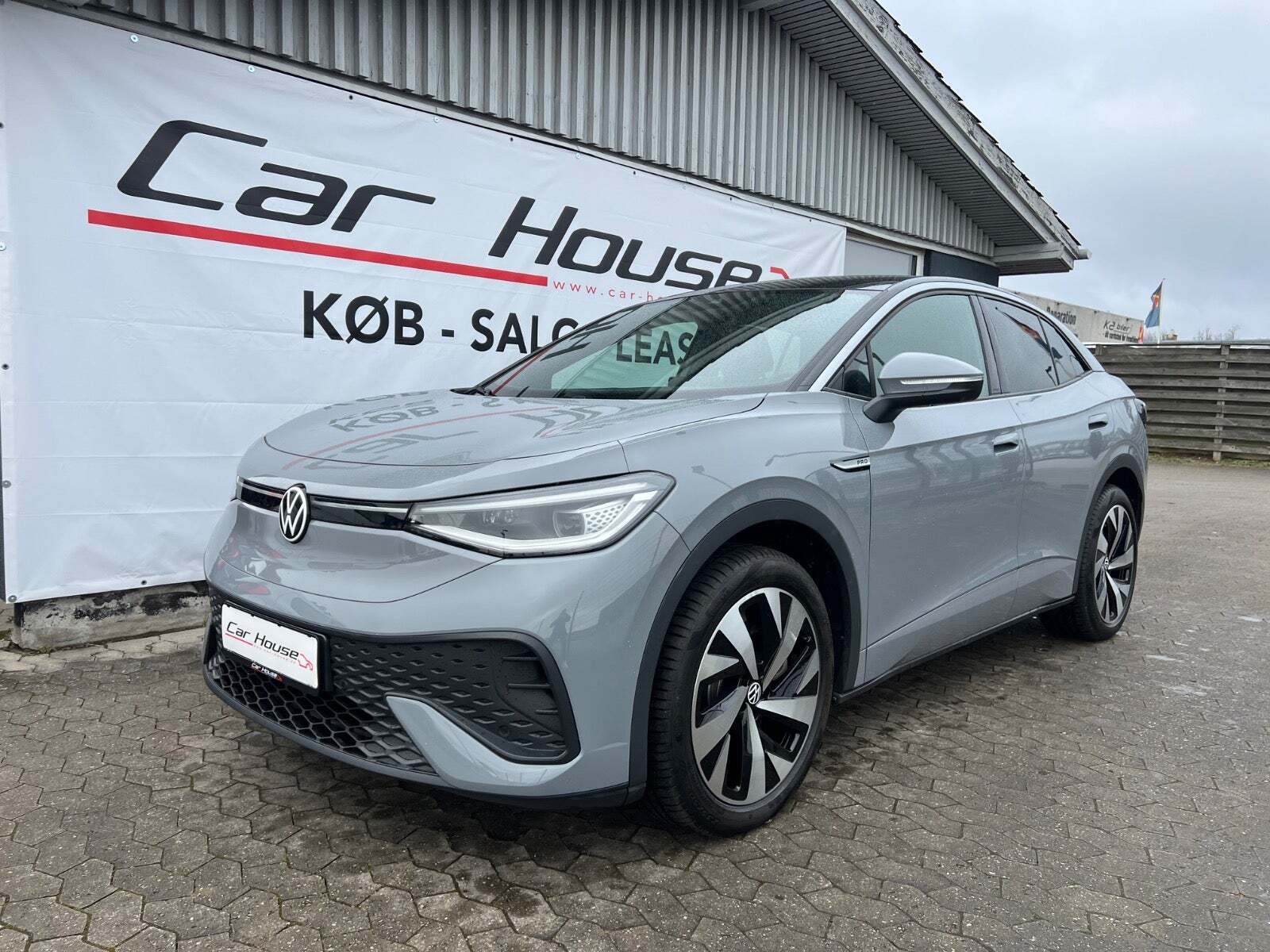 Grå VW ID.5 fra 2023 set udefra