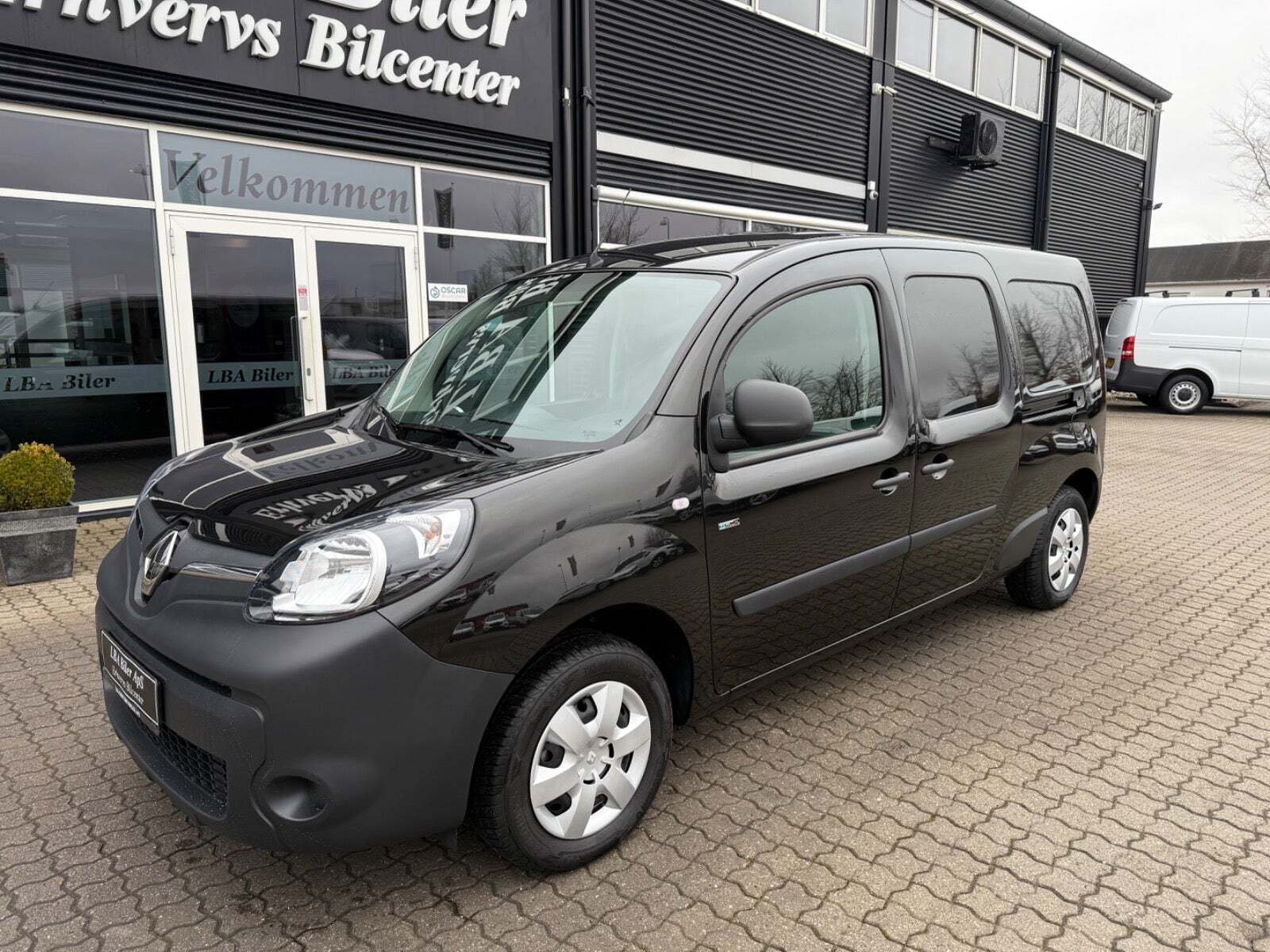 Sort Renault Kangoo Maxi fra 2019 set udefra