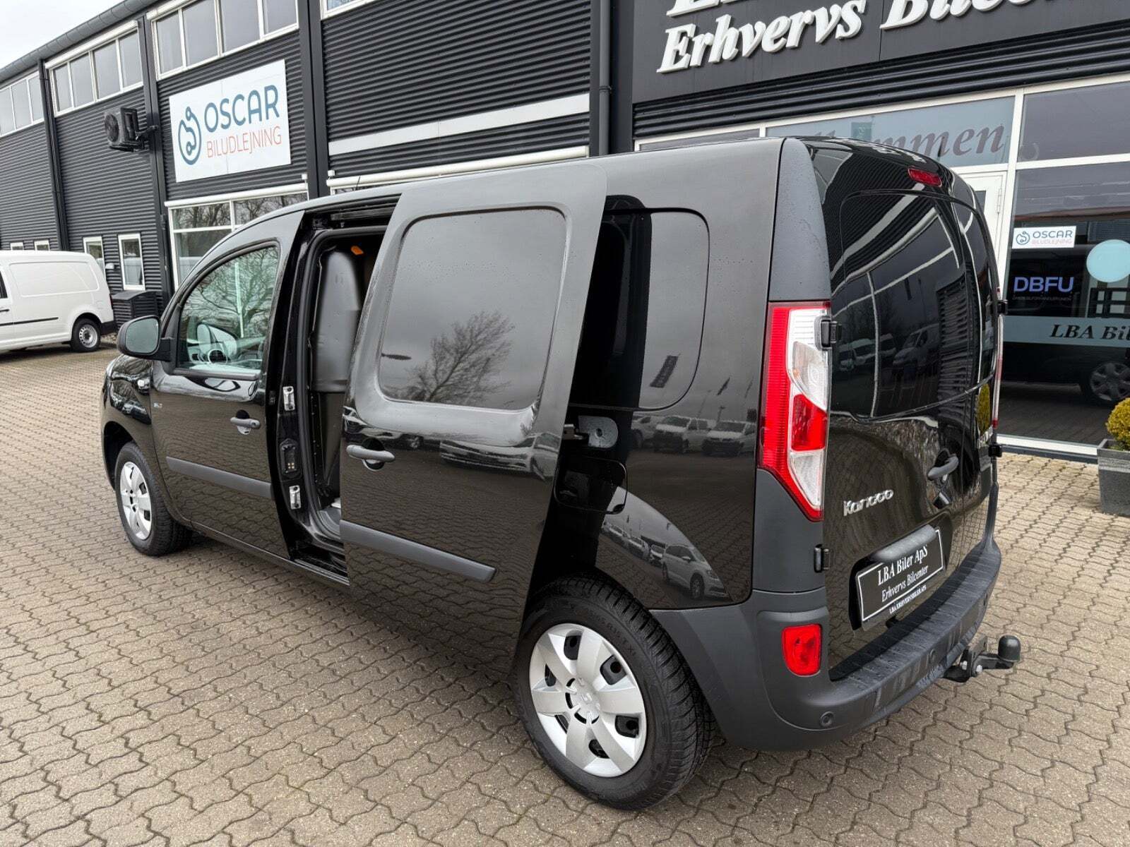 Sort Renault Kangoo Maxi fra 2019 set udefra