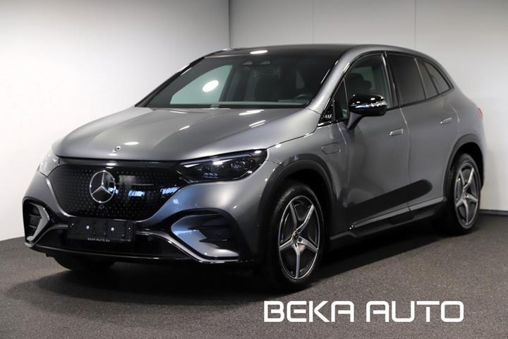 Grå Mercedes EQE300 SUV fra 2024 set udefra