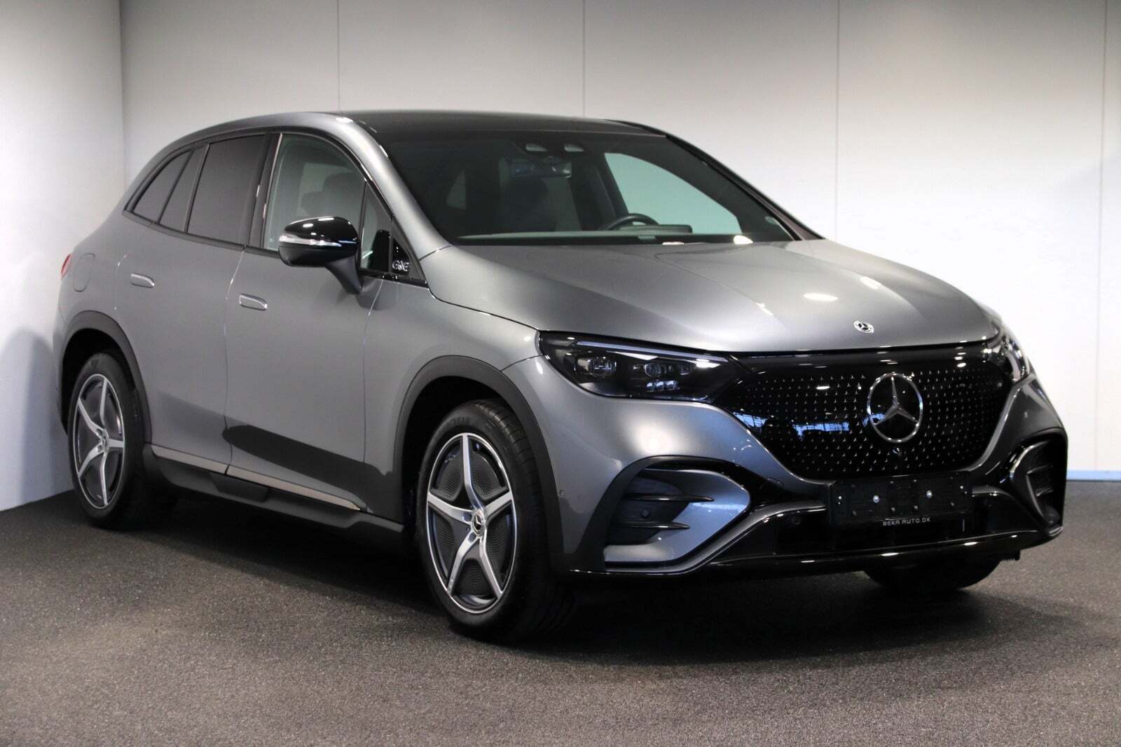 Grå Mercedes EQE300 SUV fra 2024