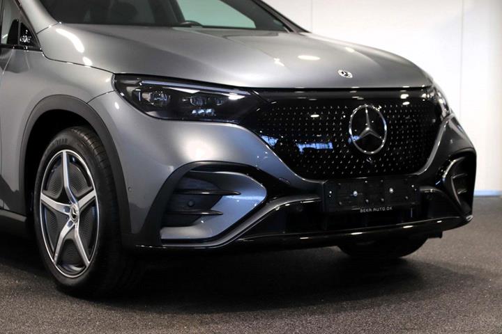 Grå Mercedes EQE300 SUV fra 2024