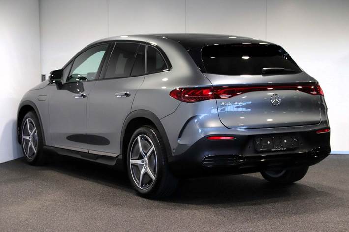 Grå Mercedes EQE300 SUV fra 2024