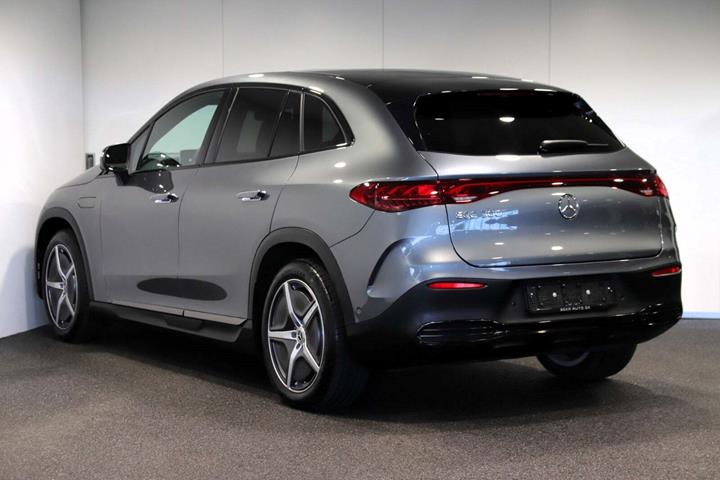 Grå Mercedes EQE300 SUV fra 2024