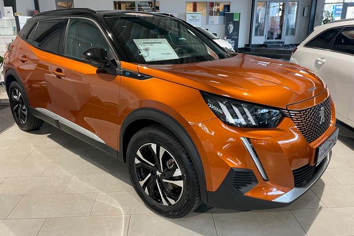 Orange Peugeot e-2008 fra 2023