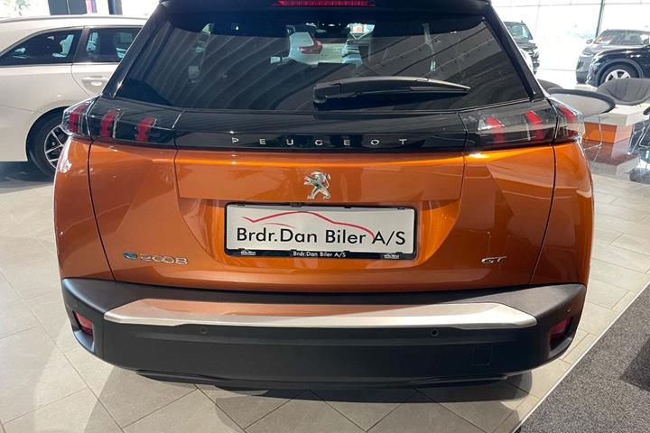 Orange Peugeot e-2008 fra 2023