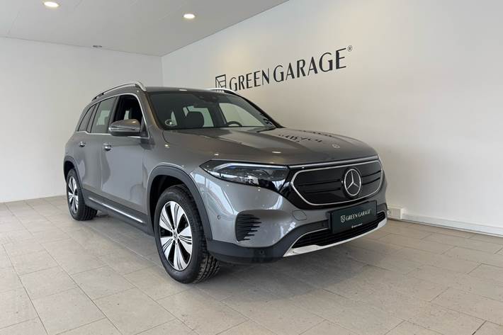 Grå Mercedes EQB 250+ fra 2024 set udefra