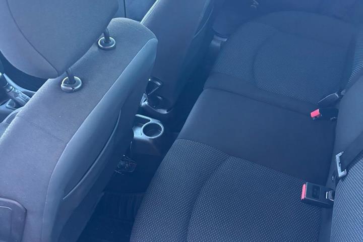 Blå Peugeot 206 fra 2011