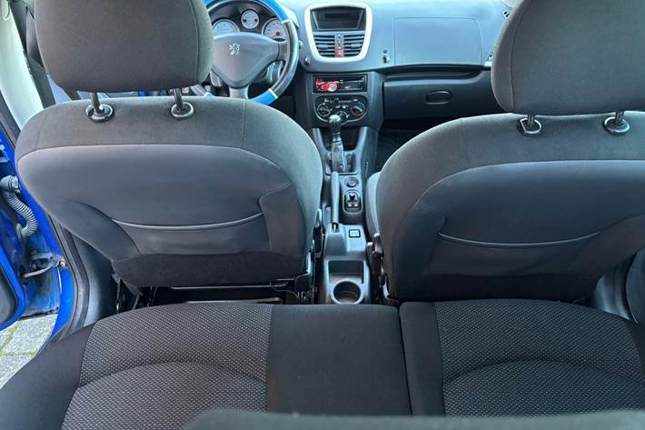 Blå Peugeot 206 fra 2011