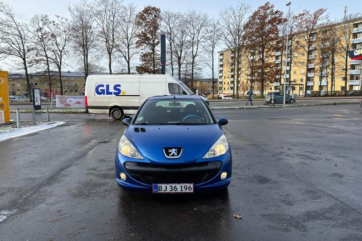 Blå Peugeot 206 fra 2011