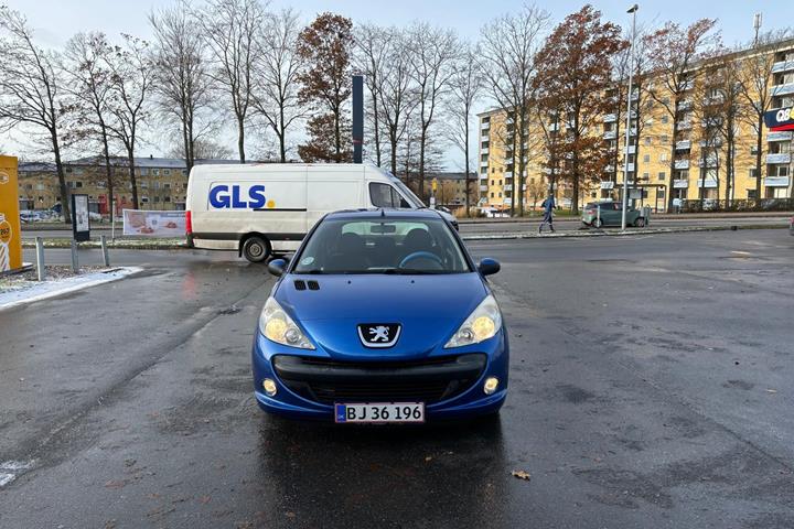 Blå Peugeot 206 fra 2011