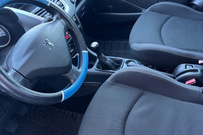 Blå Peugeot 206 fra 2011