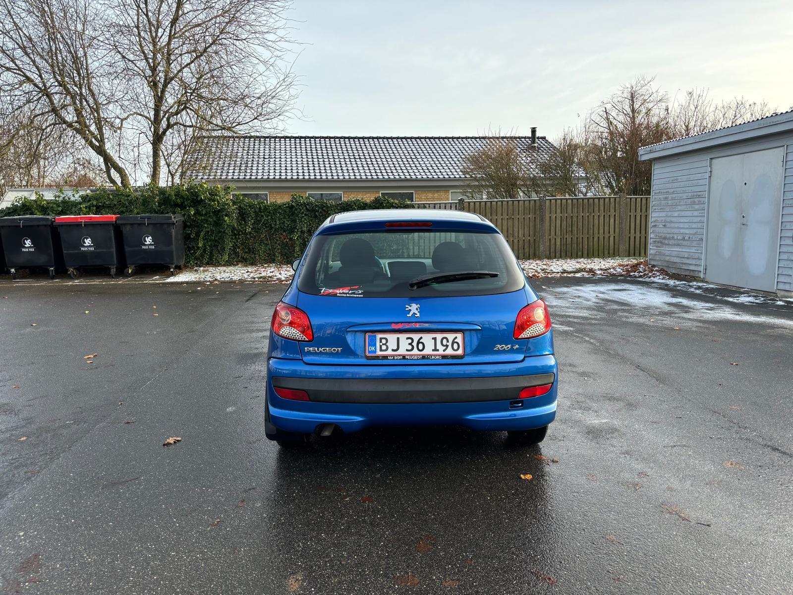 Blå Peugeot 206 fra 2011