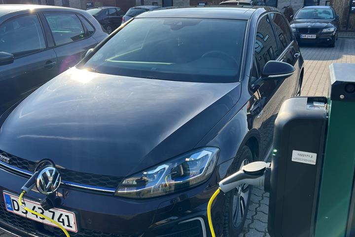 Brun VW Golf fra 2017