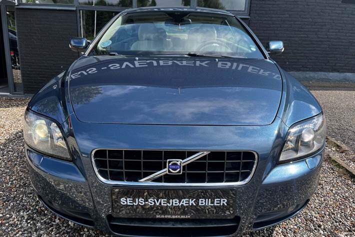 Blå Volvo C70 fra 2007 set udefra
