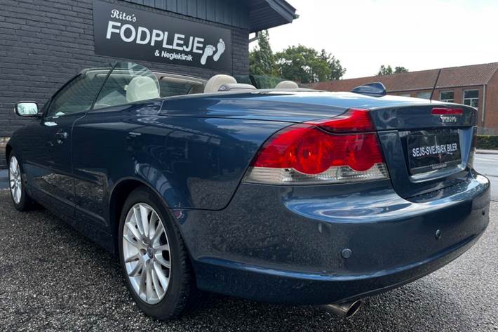 Blå Volvo C70 fra 2007 set udefra