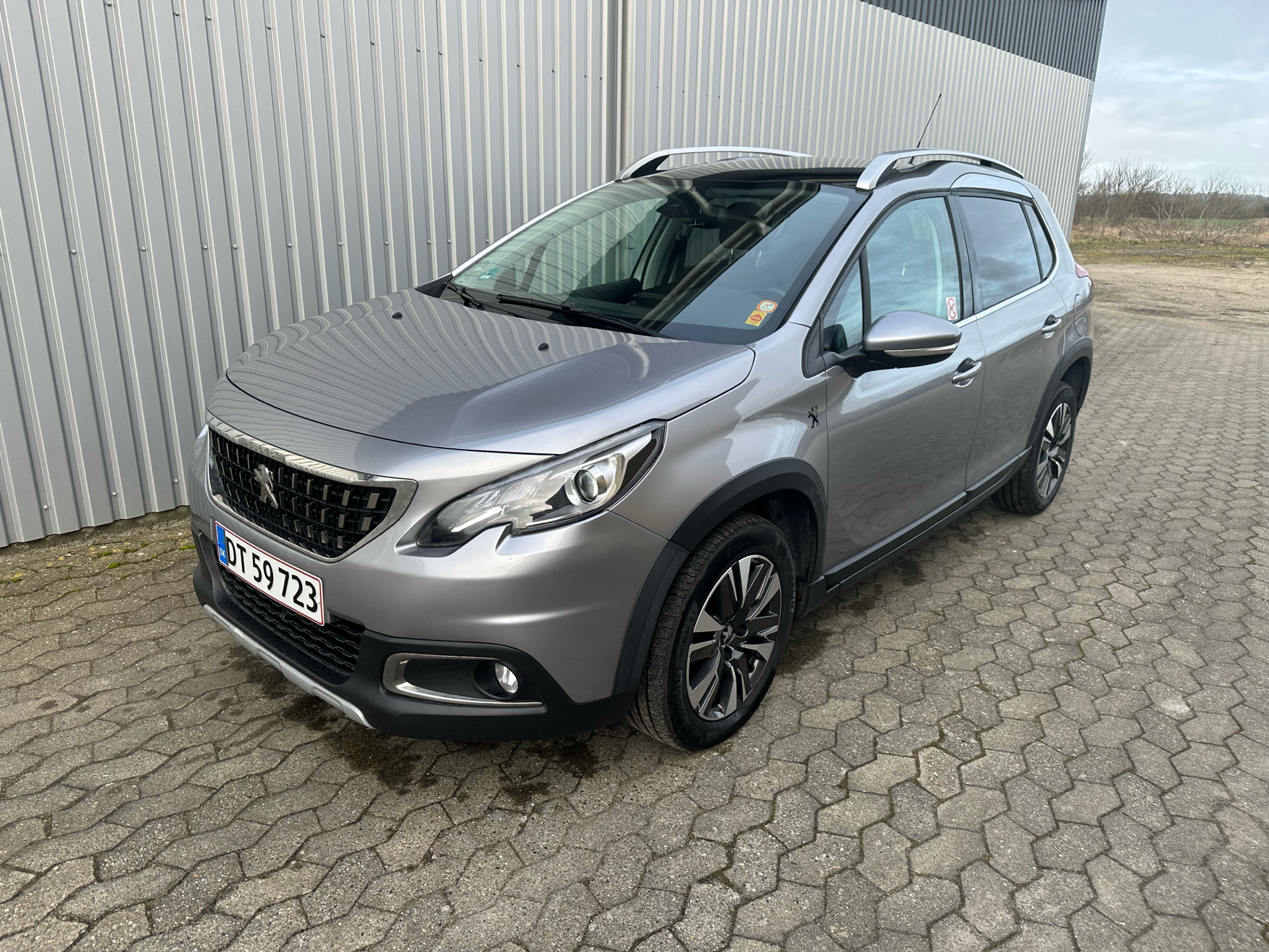 Peugeot 2008 1,6 BlueHDi Desire Sky 100HK