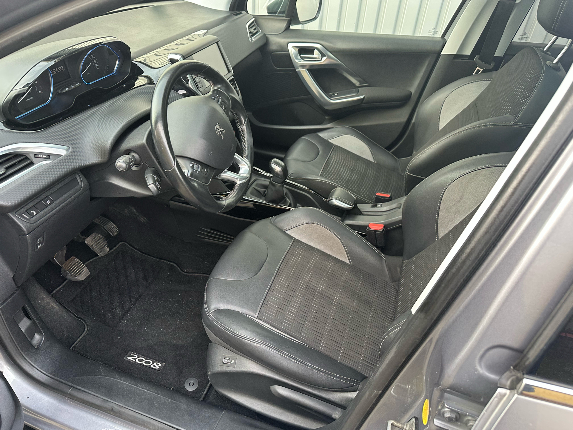 Peugeot 2008 1,6 BlueHDi Desire Sky 100HK