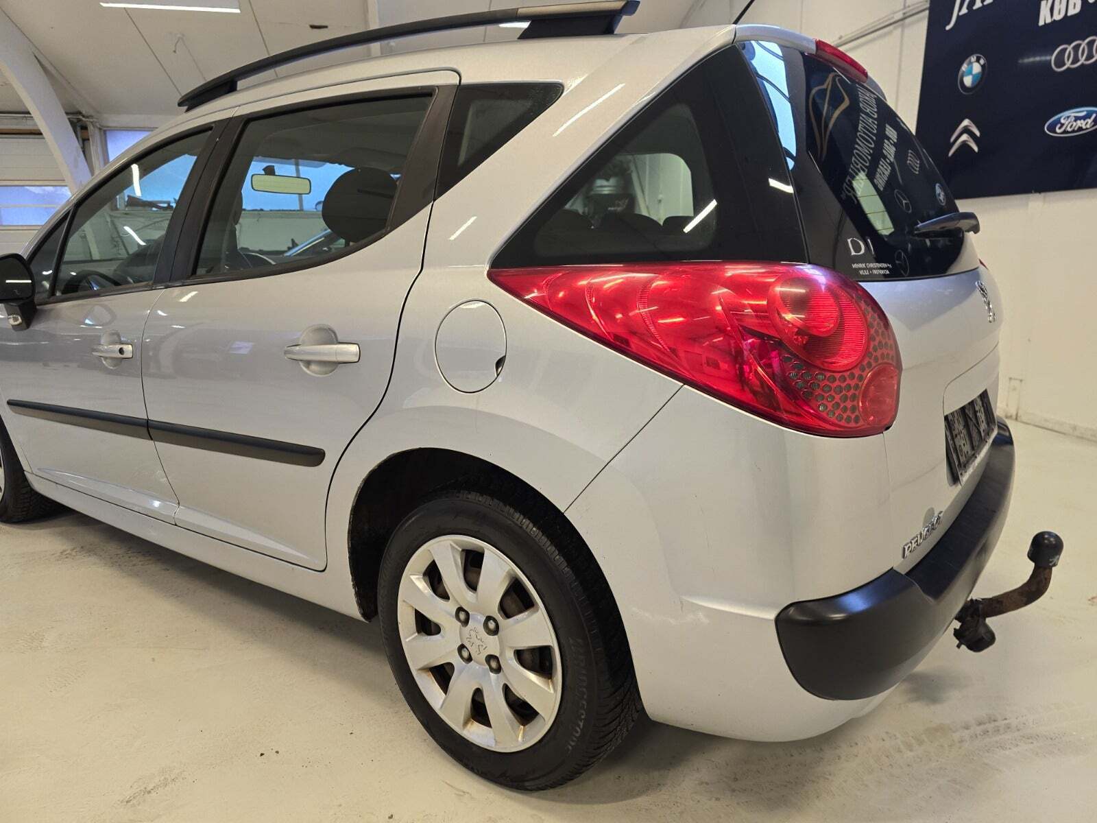 Sølv Peugeot 207 fra 2009