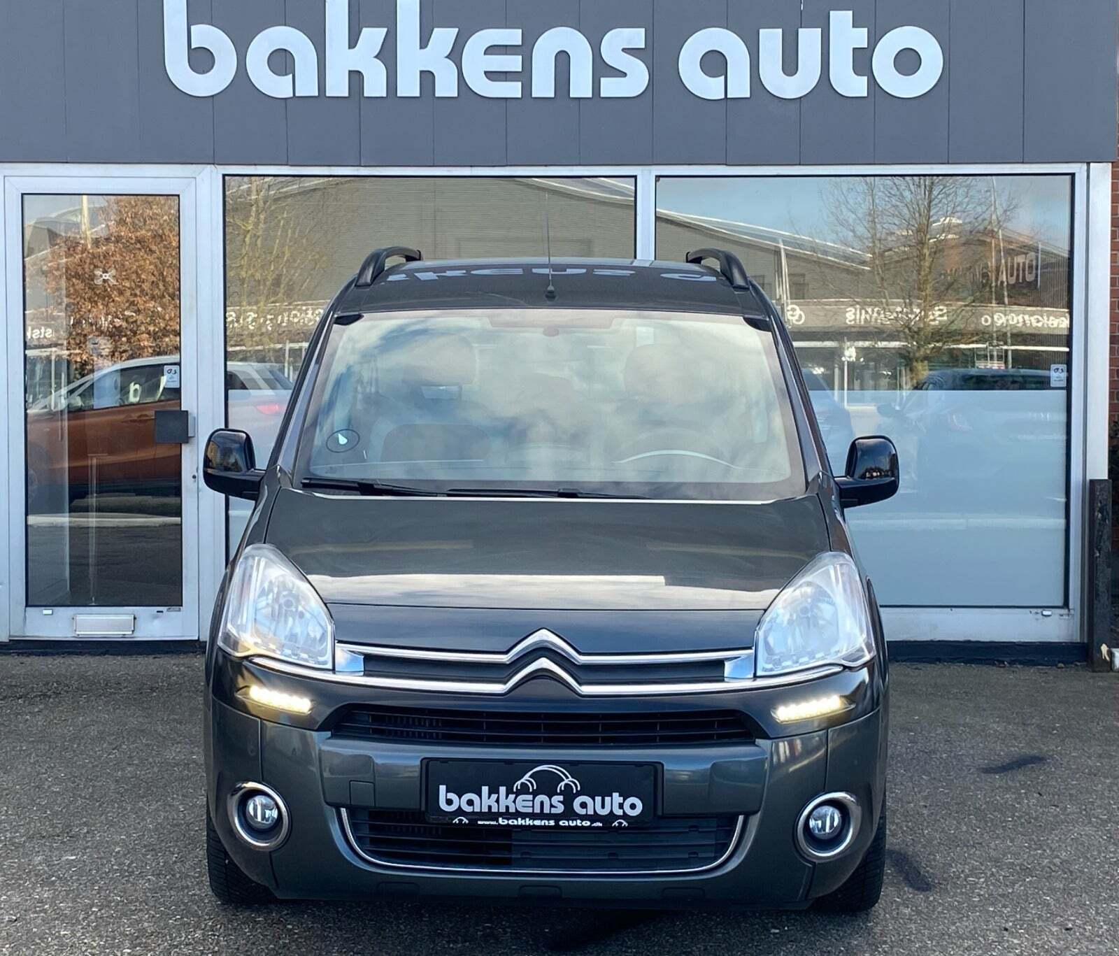 Grå Citroën Berlingo fra 2014