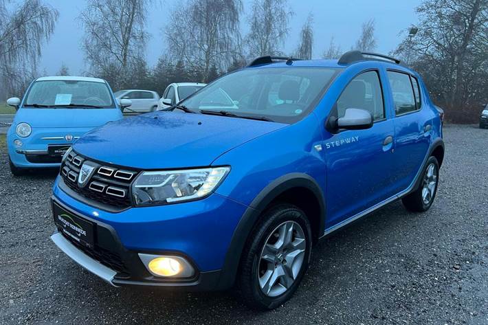 Blå Dacia Sandero Stepway fra 2017