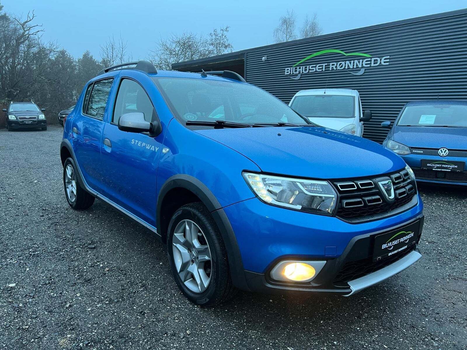 Blå Dacia Sandero Stepway fra 2017