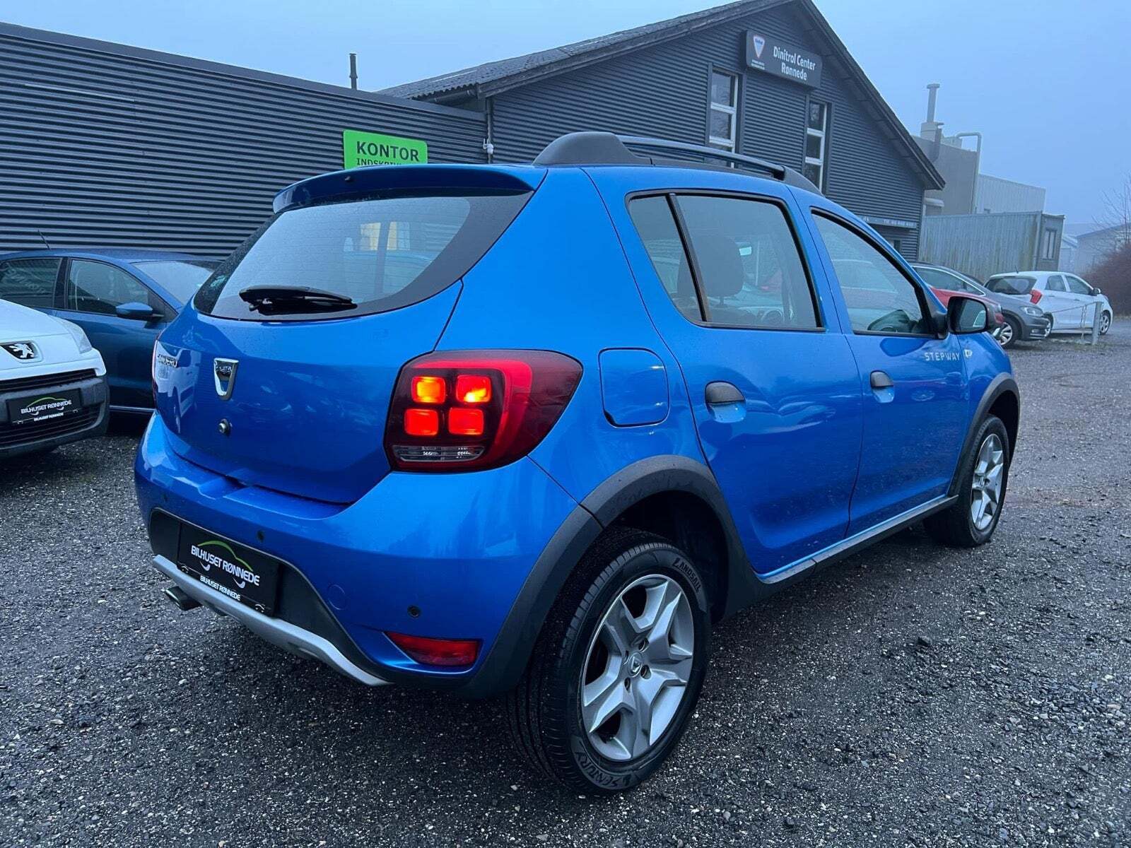 Blå Dacia Sandero Stepway fra 2017