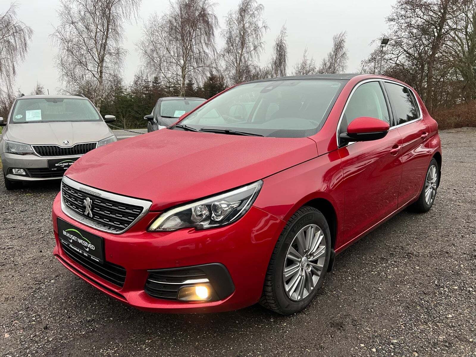 Rød Peugeot 308 fra 2018