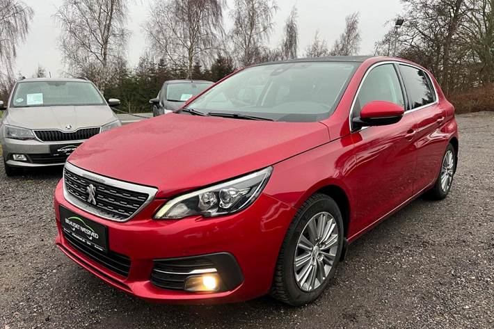 Rød Peugeot 308 fra 2018