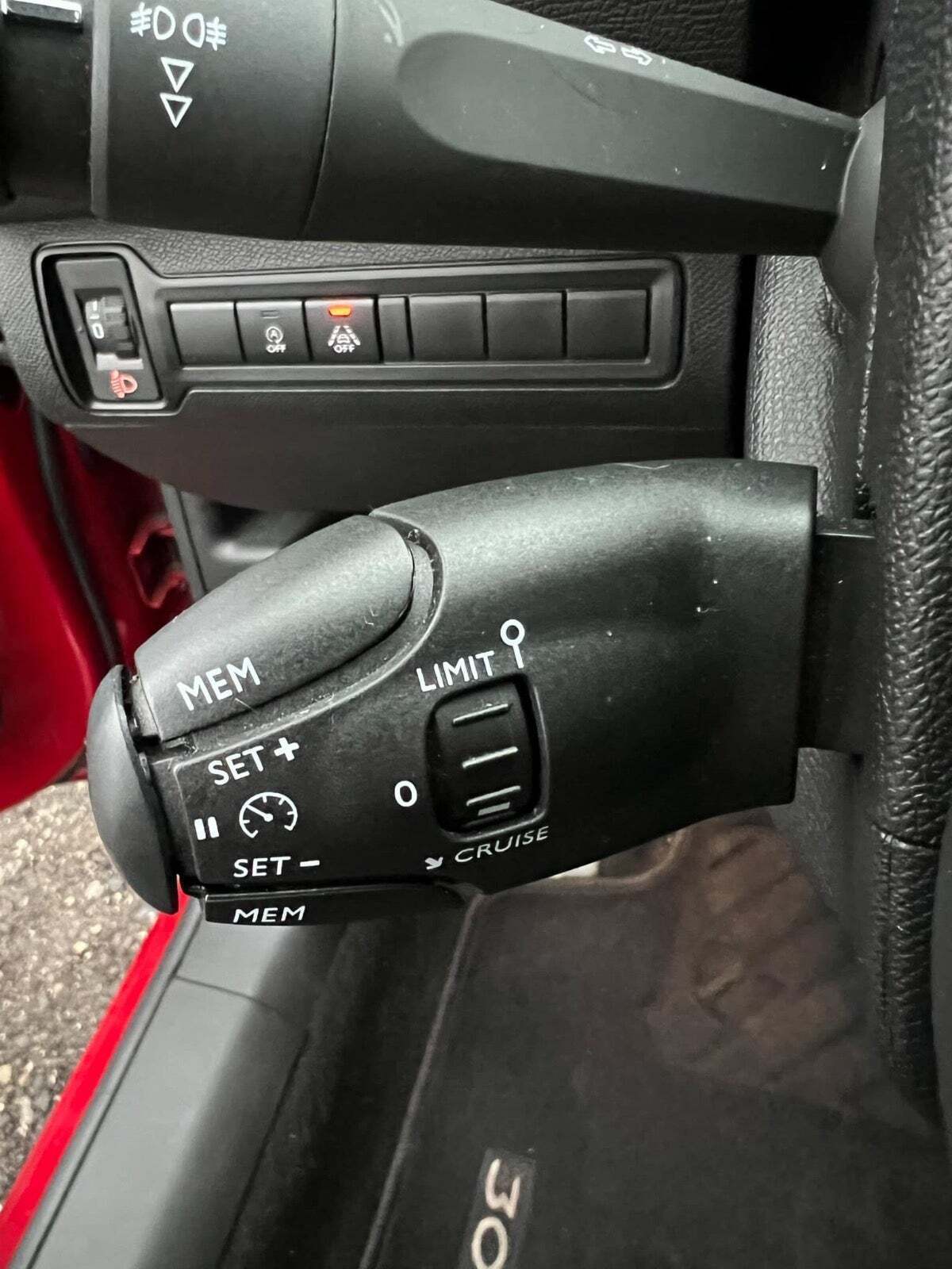 Rød Peugeot 308 fra 2018