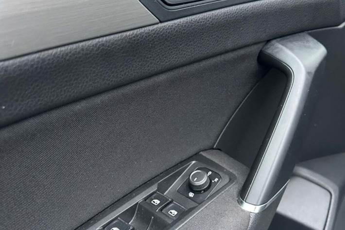 Grå VW Touran fra 2017